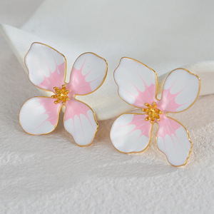 Pendientes de botón de flor esmaltados de colores para mujer |   Acero Inoxidable Chapado en Oro PVD de 18K |   Joyería Floral Hipoalergénica Resistente al Agua - Product Image 3