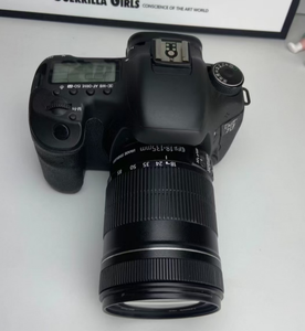 Cámara Usada Original 7D Plus en Venta, con Lente de 18-135 mm, Juego Completo, Compatible con Tarjetas CF - Product Image 3