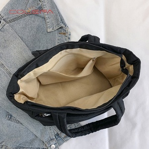 กระเป๋าโท้ท Colefa สีเทาอ่อน นุ่มฟู หรูหรา คุณภาพเยี่ยม ขายดี  สามารถสั่งทำโลโก้ส่วนตัวได้ กระเป๋าโท้ทสีชมพูฟูฟ่อง พร้อมโลโก้ของฉัน - Product Image 5