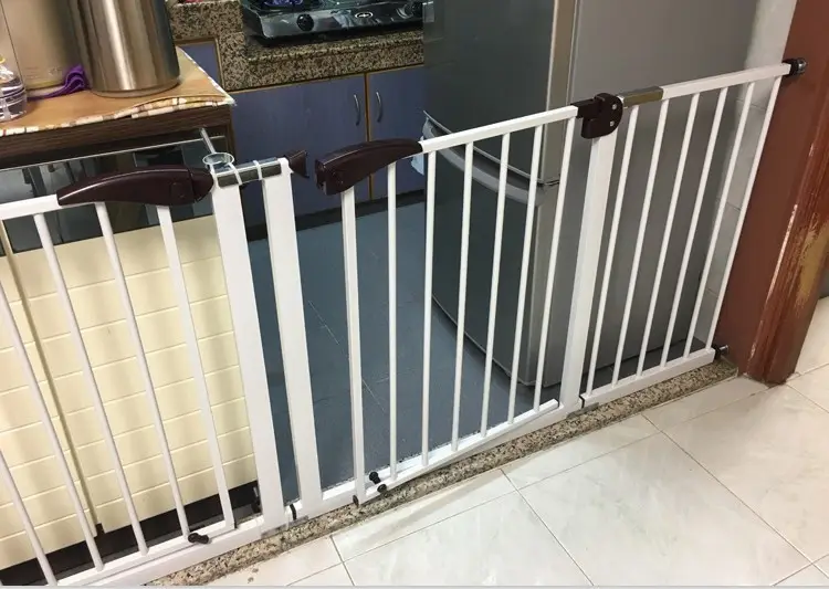 Детские защитные ворота для лестницы