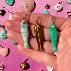 Ciondoli di Lusso in Pietra Naturale a Forma di Pesce, Placcati in Oro 14K, Charm di Animali Marini in Rame per Creazione di Gioielli Boutique - Product Image 3