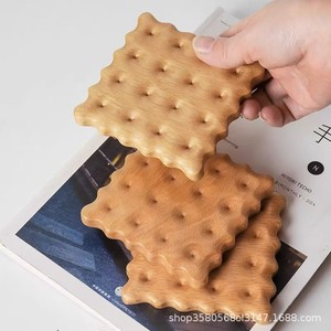 Posavasos de madera con forma de galleta, cuadrados, de madera maciza, aislantes, para tazas de café y té, multiusos - Product Image 2