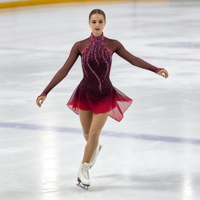 Robe de patinage artistique à col haut et manches longues, dégradé rouge vin avec strass, en tissu mesh pour compétition et spectacle sur glace (adultes et enfants)