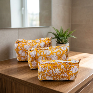 Ensemble de trousses de toilette en coton matelassé imprimé à la main en Inde, motif floral jaune moutarde, vente en gros - Product Image 1