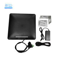 Lecteur fixe extérieur 9dbi R2000 RFID EPC Global Gen2 longue portée intégré avec interface SDK fréquence RS232 860-960MHz