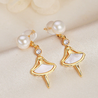 Boucles d'oreilles Ballerine Plaqué Or avec Jupe en Perles, Bijoux Délicats Thème Danse pour Femmes et Filles, Boucles d'oreilles de Ballet