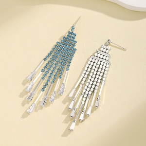 Boucles d'oreilles pendantes unisexes super scintillantes, mode, cristal, strass, géométriques, longues franges, exagérées, élégantes, tendance, populaires - Product Image 6