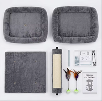 Arbre à chat multifonctionnel avec lit de repos supérieur, poteau à gratter en sisal et jouets à plumes suspendus, mobilier pour chat