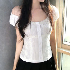 Camiseta de Mujer con Botones y Encaje Retro de Inspiración Medieval, Estilo Francés Vintage, Corte Ajustado y Elegante - Product Image 3