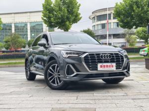 <span class=keywords><strong>SUV</strong></span> de lujo <span class=keywords><strong>Audi</strong></span> <span class=keywords><strong>Q3</strong></span> de segunda mano <span class=keywords><strong>2022</strong></span> con asientos de cuero FWD, girando a la izquierda hacia un <span class=keywords><strong>SUV</strong></span> familiar - Product Image 3