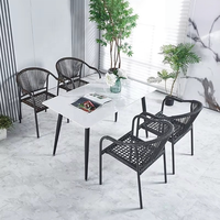 Chaise de salle à manger moderne et minimaliste en rotin tressé avec système de traction pour balcon, jardin, hôtel, patio (PE)