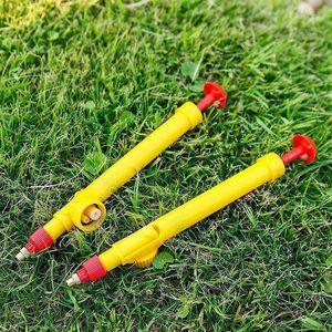 Pistola pulverizadora de plástico para riego manual, para uso agrícola en jardín, con boquilla de palanca, color amarillo y rojo aleatorio - Product Image 1