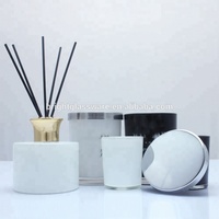 Vente en gros d'usine 50ml 100ml 200ml Bouteille vide ronde en verre pour diffuseur de roseaux avec bouchon à vis doré, bouchon intérieur, bâtonnets en fibre, décoration intérieure