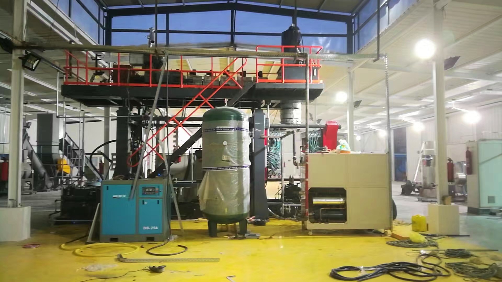 Roadblock Extrusion Blow Molding Machine Barrel Plastic Blowing Machine