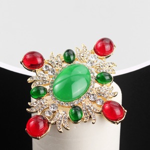 Broche fleur et feuille en pierres fantaisie, accessoires de tempérament de niche pour femme, pour le quotidien, les fêtes, les banquets et le Nouvel An - Product Image 1