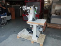 Machine à coudre motorisée pour la couture des côtés des semelles de chaussures, idéale pour les usines de chaussures