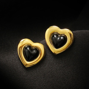 ODM Vintage Black <span class=keywords><strong>Love</strong></span> 18k Gold Plate collana in acciaio al titanio orecchini a forma di cuore Set di gioielli - Product Image 6