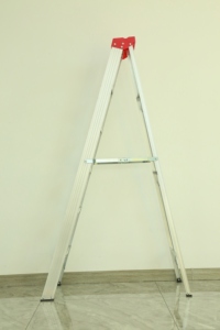 <span class=keywords><strong>Escalera</strong></span> <span class=keywords><strong>de</strong></span> Aluminio Portátil Tipo A <span class=keywords><strong>de</strong></span> Una Sola Cara con Certificación CE para Interiores y Exteriores - Product Image 3