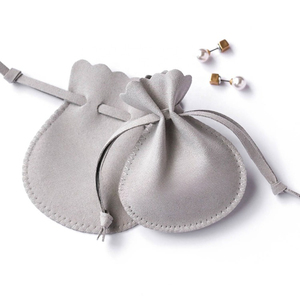 Bolsa de Joyería de Microfibra de Lujo con Logotipo Personalizado Gris para Anillos, Collares y Pendientes, con Cordón - Product Image 1