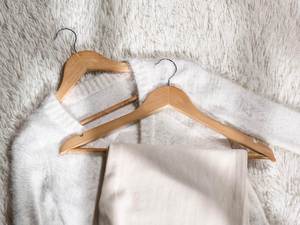 Factory Sale <b>Wooden</b> Hanger Single Tier Luxury Classical Style Chromed Metal <b>Hooks</b> Customizable Colors for Wardrobe Bathroom - Product Image 3