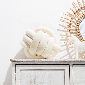 Oreiller <span class=keywords><strong>boule</strong></span> nouée ronde à trois brins Nordic Ins, <span class=keywords><strong>coussin</strong></span> de fenêtre en velours de cristal tissé à la main - Product Image 5