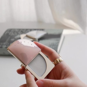 Contenitore Triangolare Girevole in Metallo Lucido Personalizzato per Profumo Solido Maschile, Balsamo Labbra, Crema, Confezione Compatta - Product Image 2