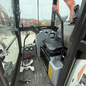Mini-excavatrice Bobcat E20 d'occasion, d'origine américaine, 2 tonnes, à bras de rotation zéro, chenilles en caoutchouc, faible abrasion du sol, prix négociable - Product Image 6