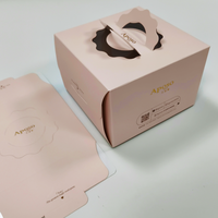 Boîte à pâtisserie carrée de luxe haut de gamme en carton doré, recyclable avec estampage à chaud doré pour desserts, friandises et gâteaux