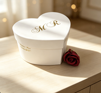 Boîte d'emballage pour fleurs en carton en forme de cœur personnalisée avec des matériaux recyclés, laminage mat et gaufrage