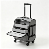 Valise à roulettes en tissu gris avec organisateur à plateaux superposés, séparateurs réglables, poignée télescopique souple et roulettes fixes verrouillables