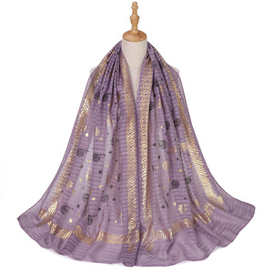 2023 Mới Ưa Thích Vàng Bronzing Voile Khăn Cho Phụ Nữ Thời Trang Malaysia Mùa Thu Mùa Đông <span class=keywords><strong>15</strong></span> Màu Sắc In Tùy Chỉnh Khăn Choàng Hijab - Product Image 4