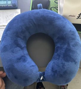 Almohada de Viaje en Forma de U con Espuma Viscoelástica OEM, Soporte Cómodo para la Cabeza para Vuelos, Avión, Auto, Oficina y Dormir en Casa - Product Image 1