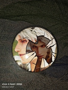 1 pieza 58mm Juego amor y Deepspace Cosplay reflectante Xavier Rafayel Ralayo Sylus Caleb Pins colección Breastpin para bolsos ropa - Product Image 4