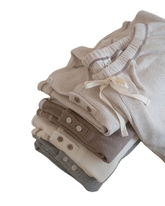 Ensemble de pyjama décontracté pour la famille, manches courtes, tissu en coton respirant, doux et frais, vêtements de nuit pour l'été, tenue assortie pour la maison - Product Image 1