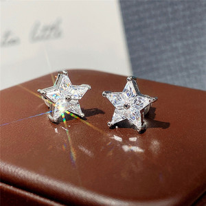 Orecchini a Forma di Stella a Cinque Punte per Donne, Accessori per Orecchie Semplici da Indossare Quotidianamente, per Outfit Casual e Regalo - Product Image 3