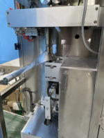 KEFAI Machine entièrement automatique de remplissage et de scellage sous vide pour huile liquide glace gel sauce jus lait pochette en plastique emballage sous vide équipement