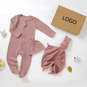 Pelanggan kotak hadiah bayi baru lahir katun organik Set hadiah bayi 3 buah romper topi rajutan mainan selimut bayi layette dengan kotak