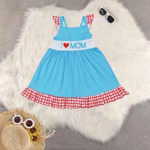 Robe à volants en gingham rose à fleurs et ensemble de combinaison assortie pour bébé fille, motif fraise "Mama's Girl" - Product Image 4