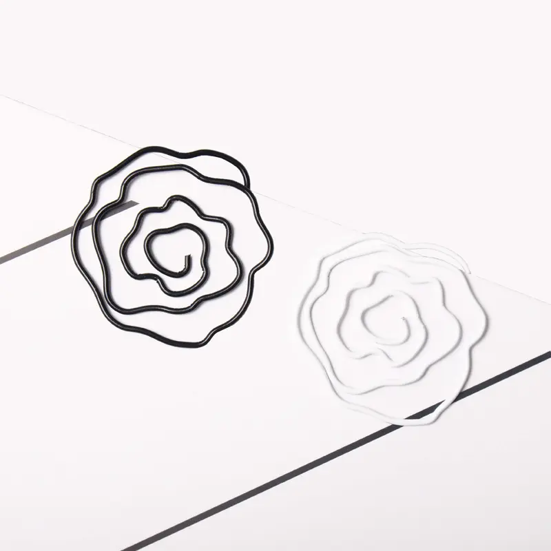 คลิปหนีบกระดาษรูปดอกกุหลาบพลาสติกอุปกรณ์ผูกกระดาษสำนักงานสีดำและสีขาว