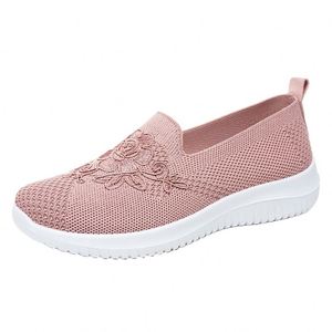 Chaussures pour femmes à bout peu profond et talon compensé 2024 - Product Image 1