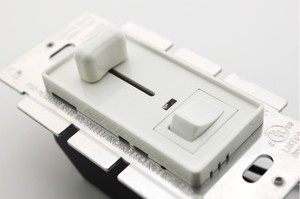 Mỹ 3-cách điều khiển treo tường trượt <span class=keywords><strong>Dimmer</strong></span> phím điều khiển chuyển đổi tương thích dẫn bóng đèn halogen 120V Điện áp tối đa - Product Image 3