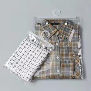 Bolsas con Cierre de Cremallera Reciclables de PE con Diseño Transparente y Ganchos de Botón para Uso Comercial y de Compras Multiusos - Product Image 2