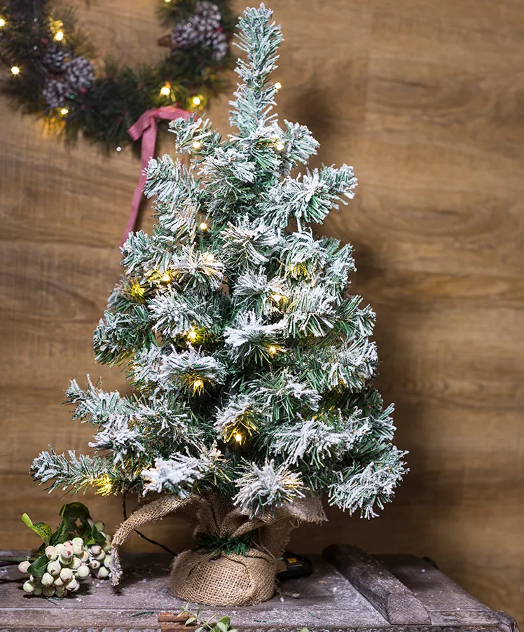 Kanlong Großhandel 60cm Mini Weihnachts baum Tischplatte Slim Snowy Tree Weihnachten Innendekoration mit 24 Stück Weihnachts baum kugeln