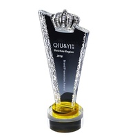 Vente en gros Trophées de cristal commémoratifs pour enfants imprimés aux UV dorés et en verre pour concours d'employés exceptionnels