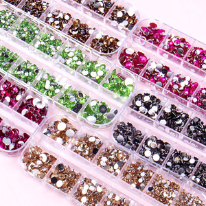 Diamantes de imitación acrílicos de base plana para arte de uñas, joyería de resina, 12 compartimentos, mezcla explosiva de diamantes de imitación para uñas, color sólido plateado, plástico - Product Image 2