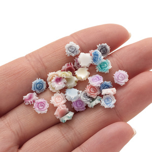 Accesorios de resina 3D con forma de rosa, pequeños adornos DIY para carcasas de teléfono, decoración de uñas y pinzas para el cabello. - Product Image 4