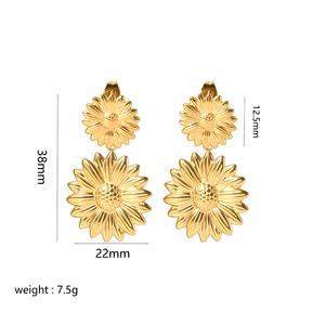 <span class=keywords><strong>Orecchini</strong></span> a perno Mirawell coreani placcati <span class=keywords><strong>oro</strong></span> con <span class=keywords><strong>perle</strong></span> finte a forma di fiore, alla moda, esclusivi e sofisticati, da donna, in acciaio inossidabile - Product Image 5