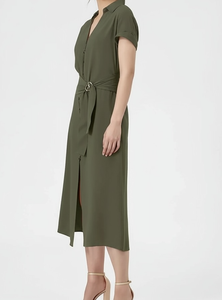 Robe chemise vert olive à col en V avec ceinture et ourlet asymétrique, longueur midi, tenue décontractée d'été pour femmes - Product Image 3
