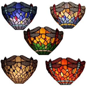Lámpara de Pared Tiffany LED de Media Lámpara de Cristal con Diseño de Libélula Hecha a Mano de Alta Calidad, Estilo Europeo, Pantalla Multicolor, para Sala de Estar, Dormitorio, Estilo Antiguo - Product Image 1
