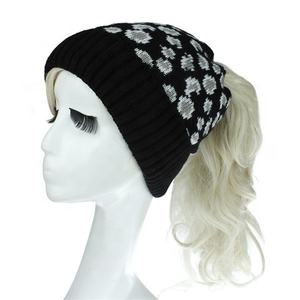 2021豹纹图案冬季女士针织圆帽时尚亚克力针织女士马尾辫 - Product Image 2